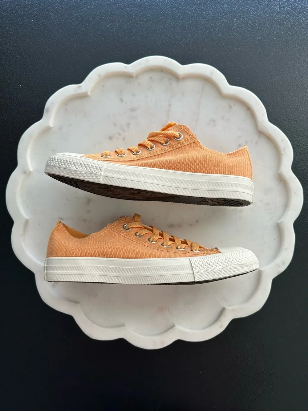 Women’s Tangerine Converse Canvas Low-Top Sneakers Size 7 - Picture 3 of 7